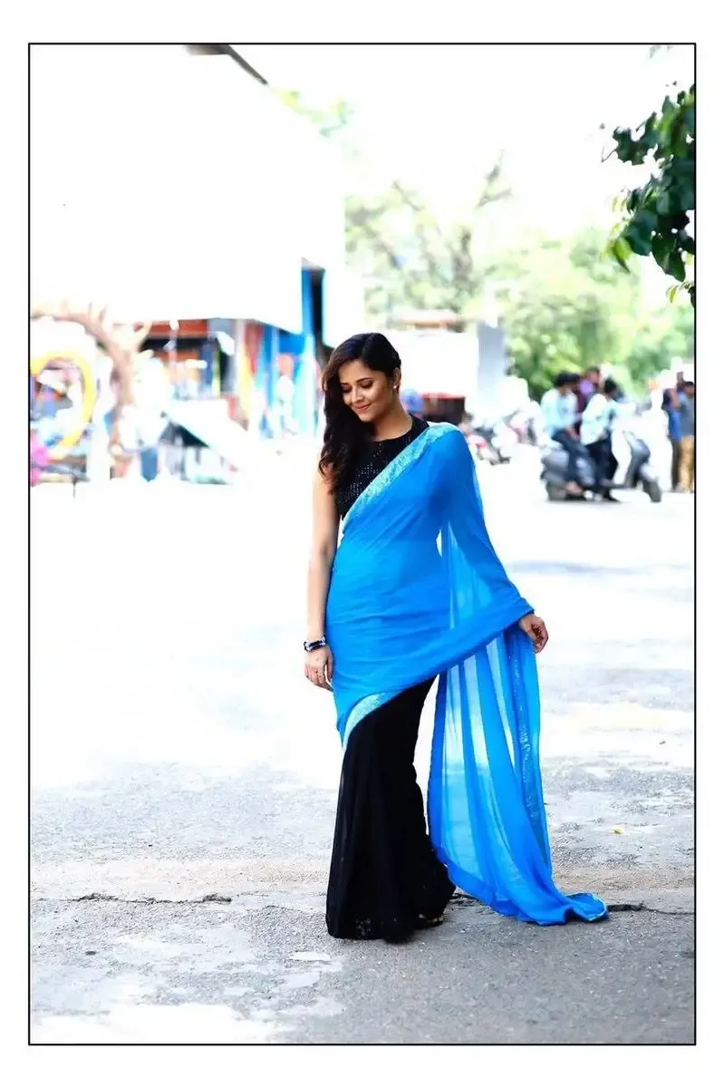 SOUTH INDIAN TV ACTRESS ANASUYA BHARADWAJ IN BLUE SAREE 2